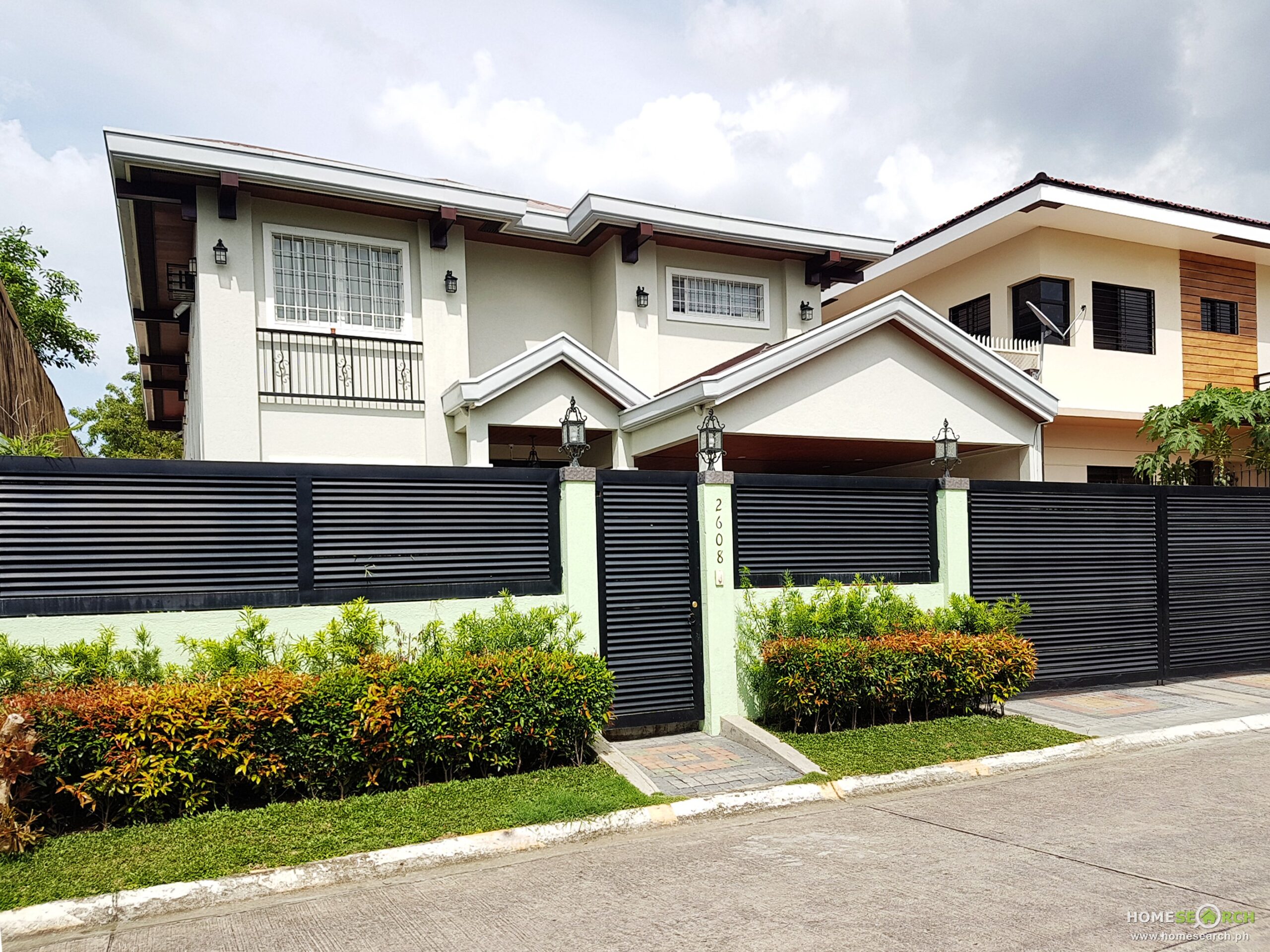 7-bedroom Contemporary Home With Front Garden For Sale in BF Paranaque
