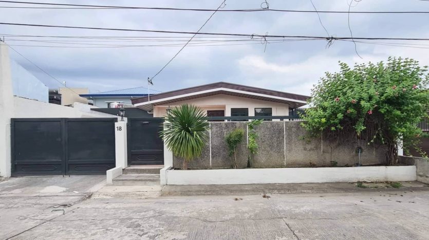 Fully Renovated Bungalow House For Sale in Bf Resort, Las Pinas