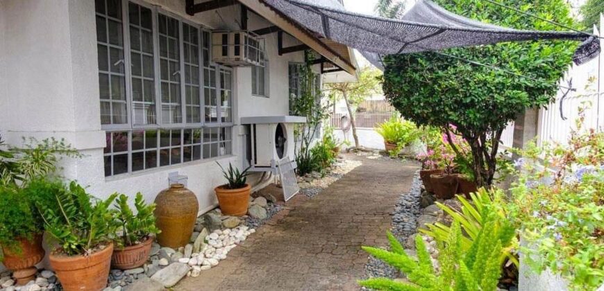 Well maintained Bungalow in BF Homes Paranaque