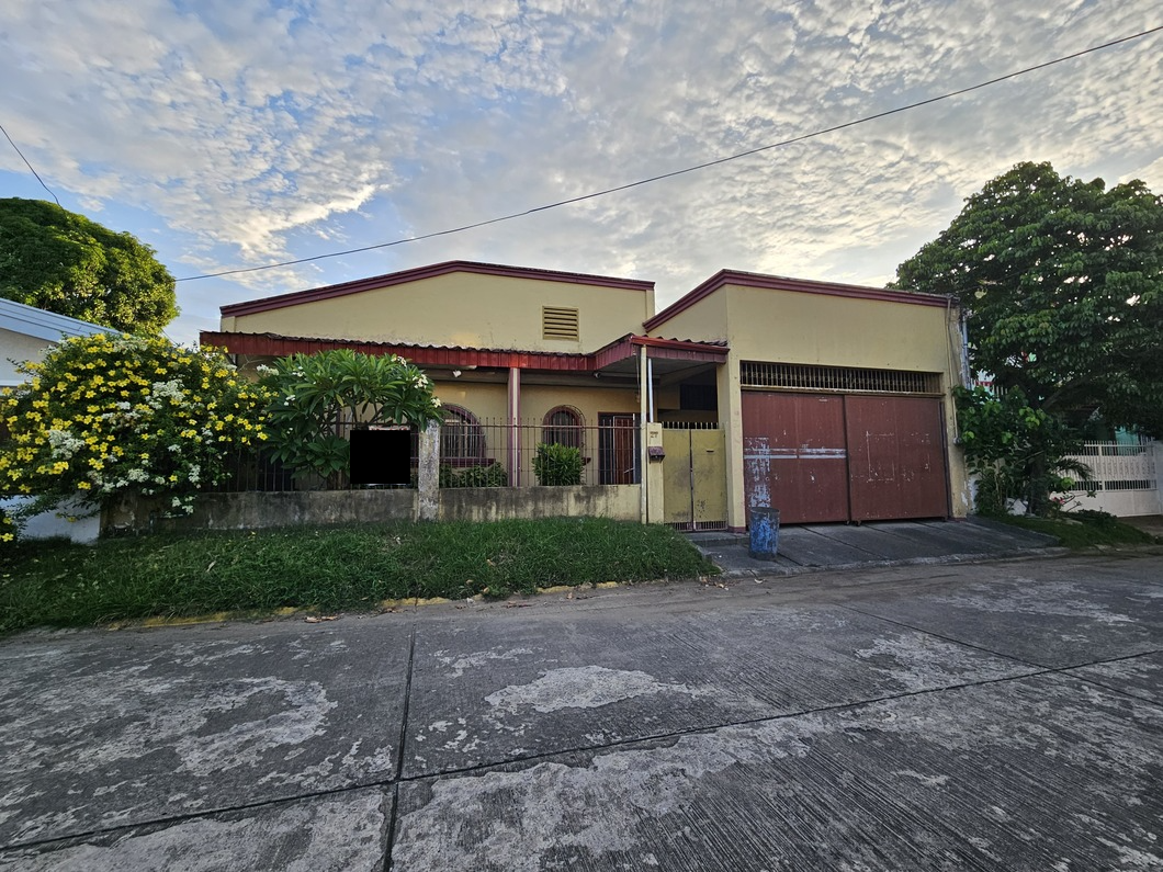 Bungalow House in BF Homes, Paranaque