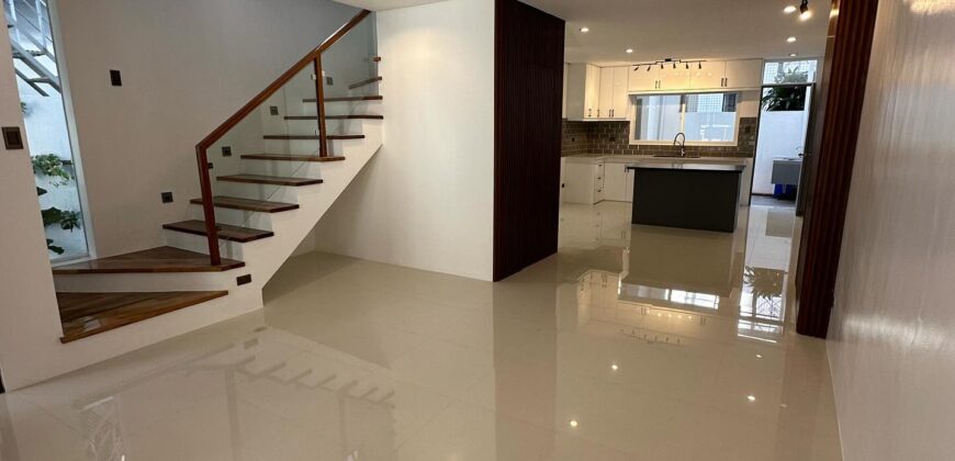 Fully Renovated Modern Duplex For Sale in a Prime Area in Paranaque! ⭐️