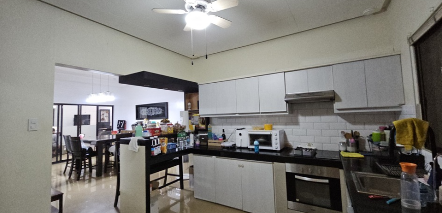 Semi Funished 4 Bedroom Bungalow in BF Homes Las Pinas