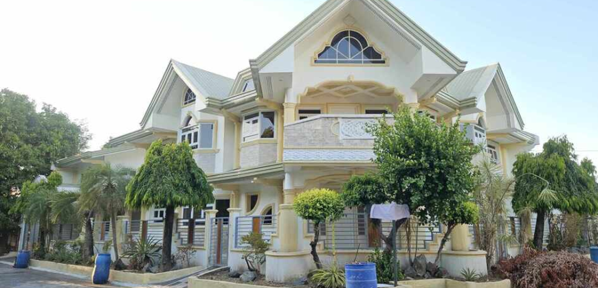 Palatial Corner House in BF Homes Las Pinas