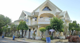 Palatial Corner House in BF Homes Las Pinas