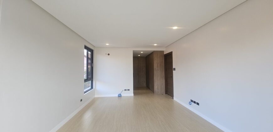 he Perfect Fusion of Luxury and Modernity: Brand New House in BF Homes Paranaque