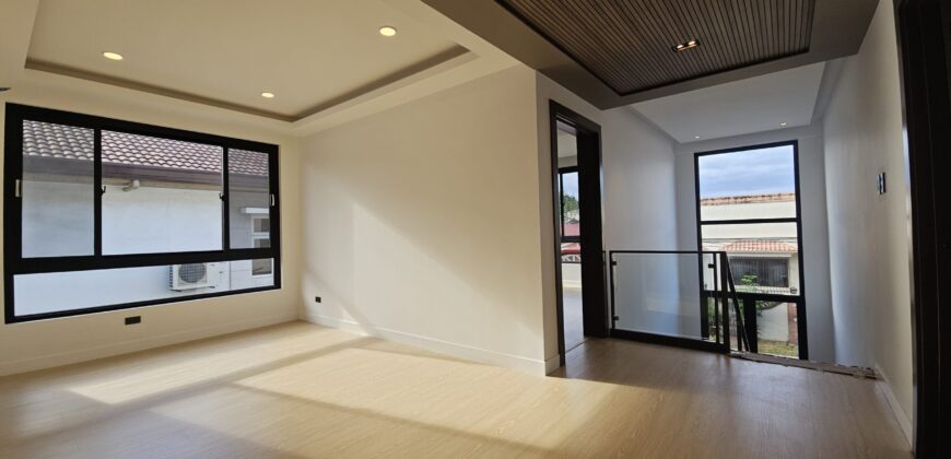 he Perfect Fusion of Luxury and Modernity: Brand New House in BF Homes Paranaque