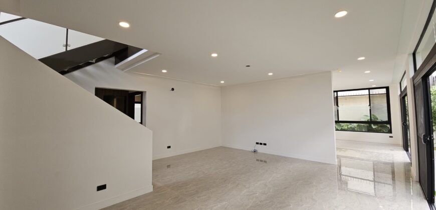 he Perfect Fusion of Luxury and Modernity: Brand New House in BF Homes Paranaque
