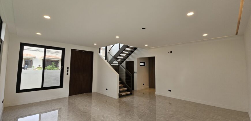 he Perfect Fusion of Luxury and Modernity: Brand New House in BF Homes Paranaque