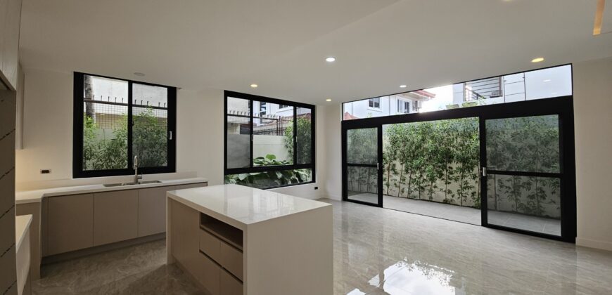 he Perfect Fusion of Luxury and Modernity: Brand New House in BF Homes Paranaque