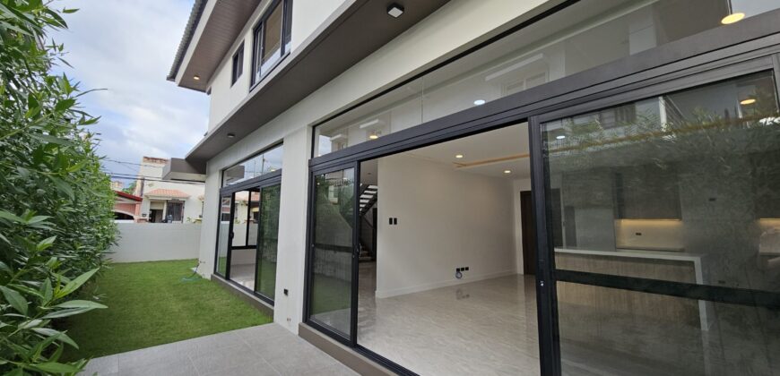 he Perfect Fusion of Luxury and Modernity: Brand New House in BF Homes Paranaque