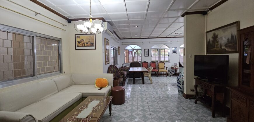 Timeless & Sturdy! Well-Built Bungalow in BF Homes, Paranaque