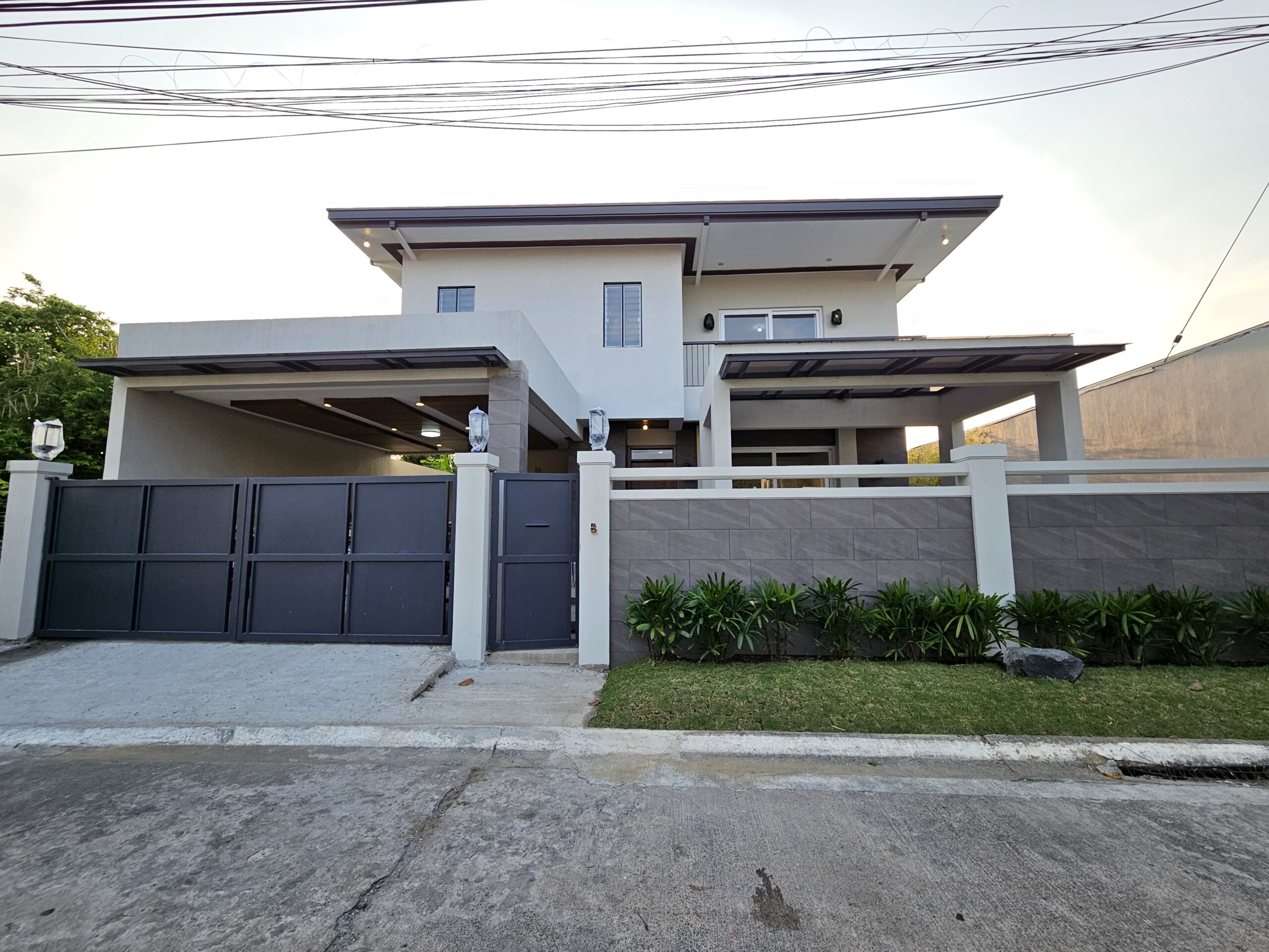 Clean and Modern Minimalist in BF Homes Paranaque