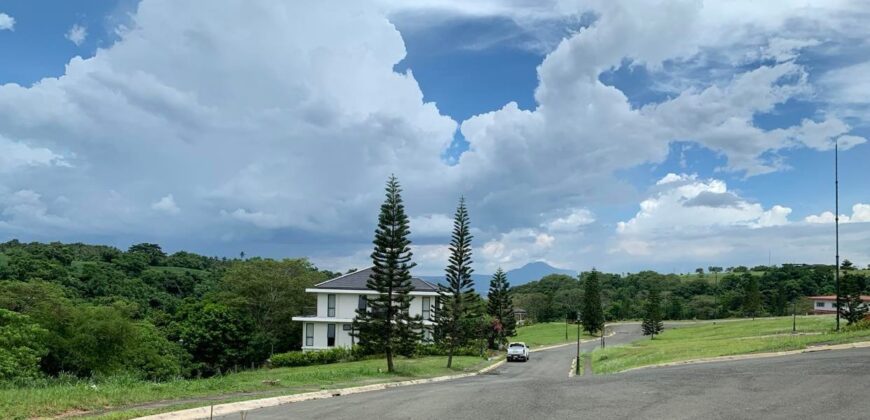 Residential Lot for Sale in Tagaytay Highland with Overlooking