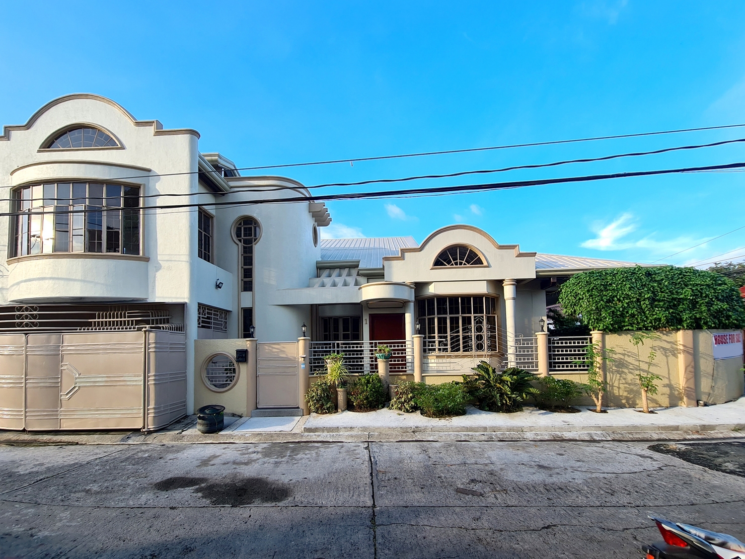 Massive Victorian Corner House For Sale in Pilar Village