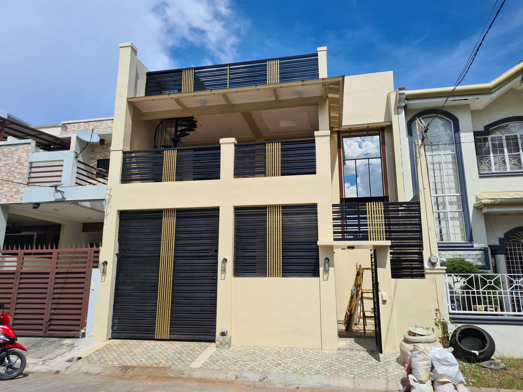 2-Storey with Roofdeck and Garden for Sale in BF Resort Las Pinas