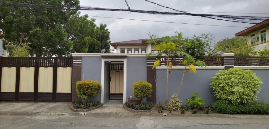 Semi-Furnished House and Lot For sale in Bf Resort