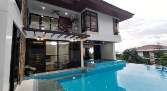 8 Bedroom Vacation Home with Swimming Pool and Near Beach