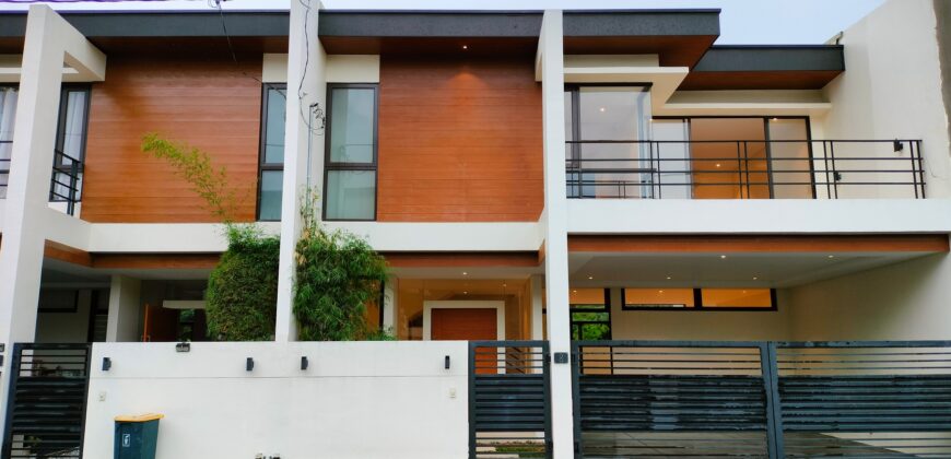 Classy Townhouse in BF Homes, Las Pinas City