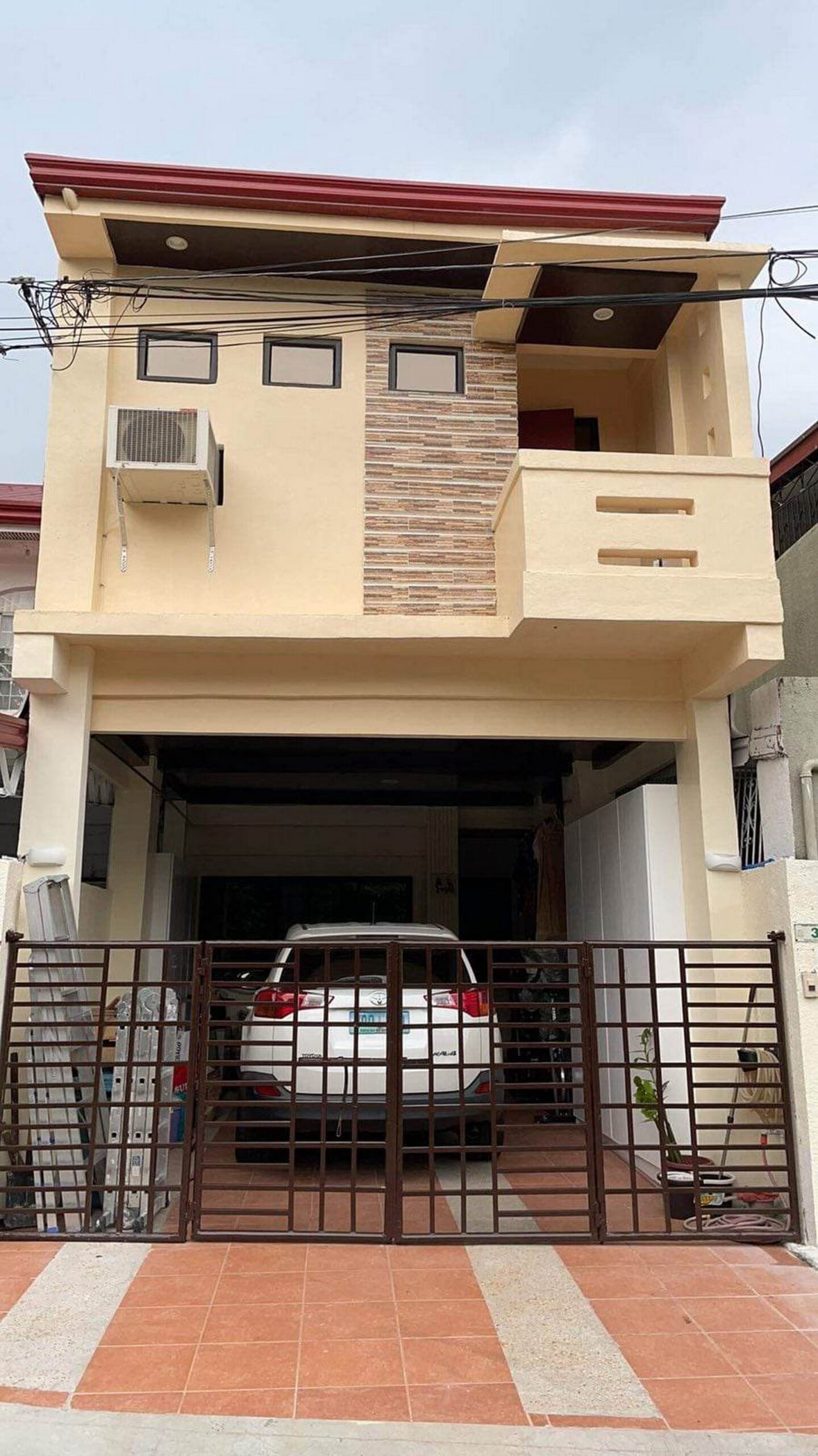 2 Storey House with 3 Bedrooms
