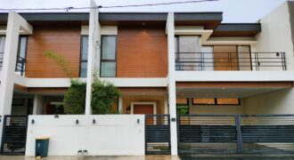 Classy Townhouse in BF Homes, Las Pinas City