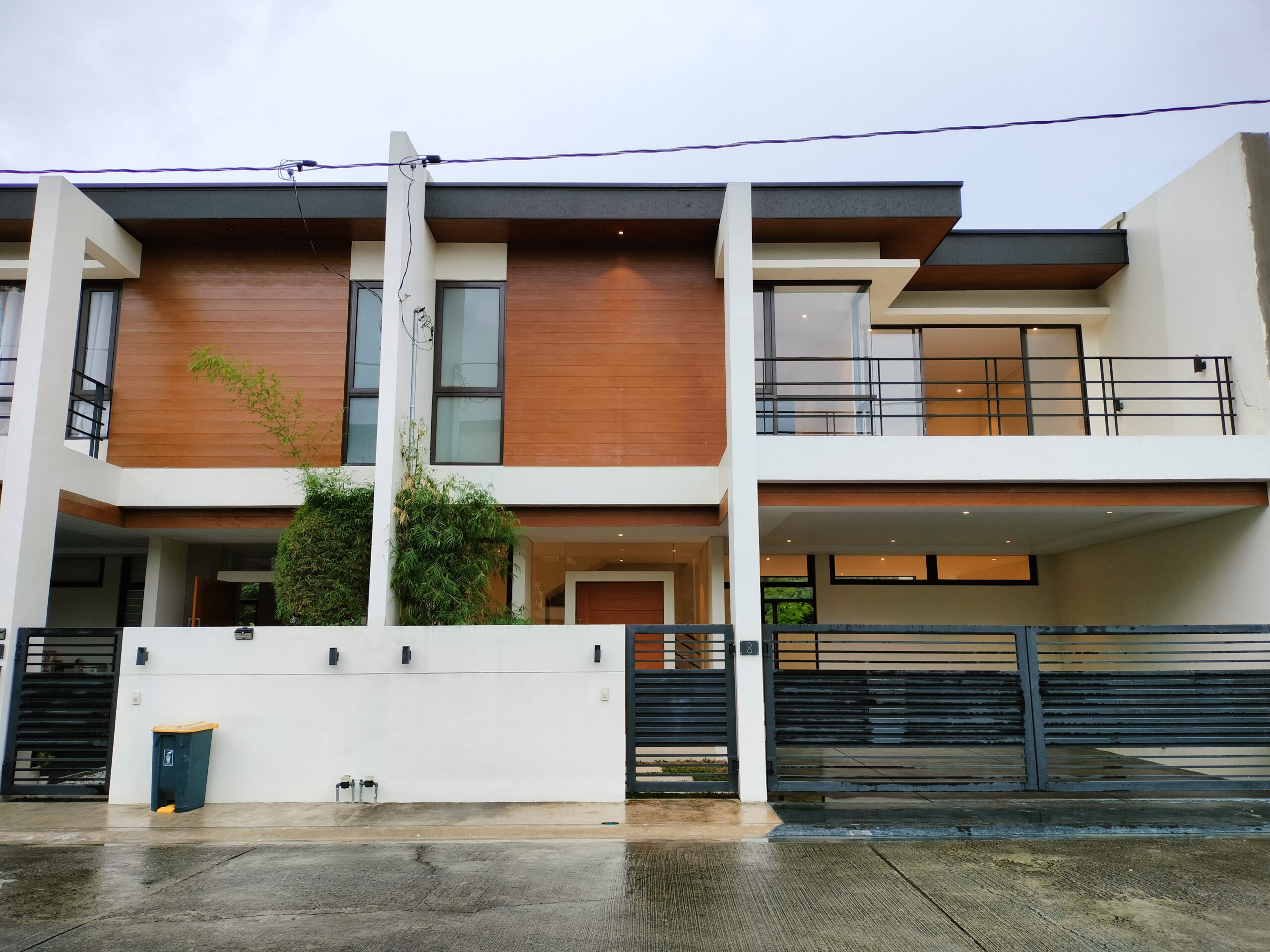 Classy Townhouse in BF Homes, Las Pinas City