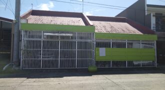 Well Maintained Bungalow House and Lot For Sale in Las Pinas City