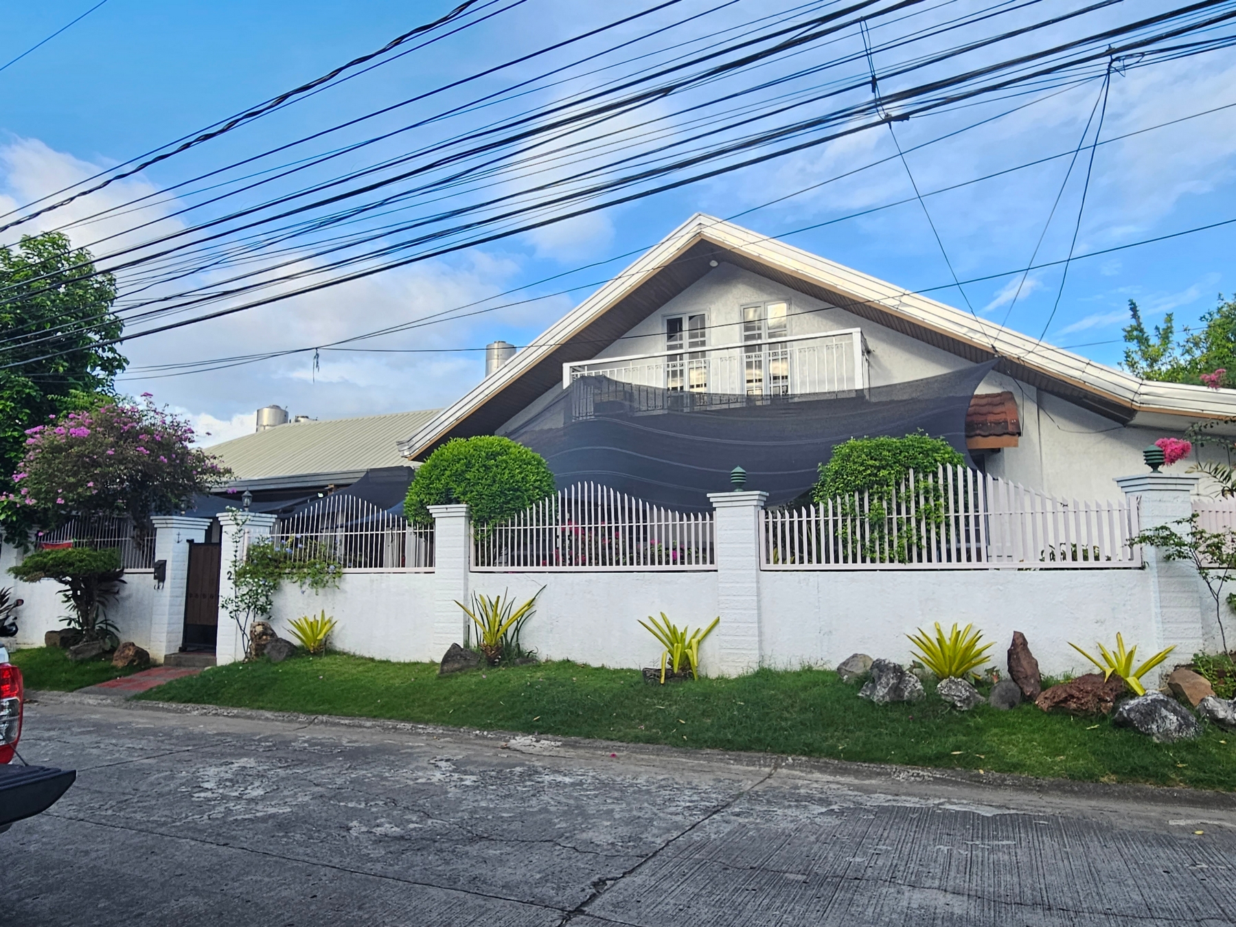 Well maintained Bungalow in BF Homes Paranaque