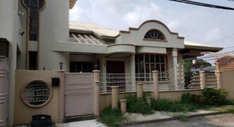 2 -Storey Corner House Well Maintained in in Pilar Village, Las Piñas