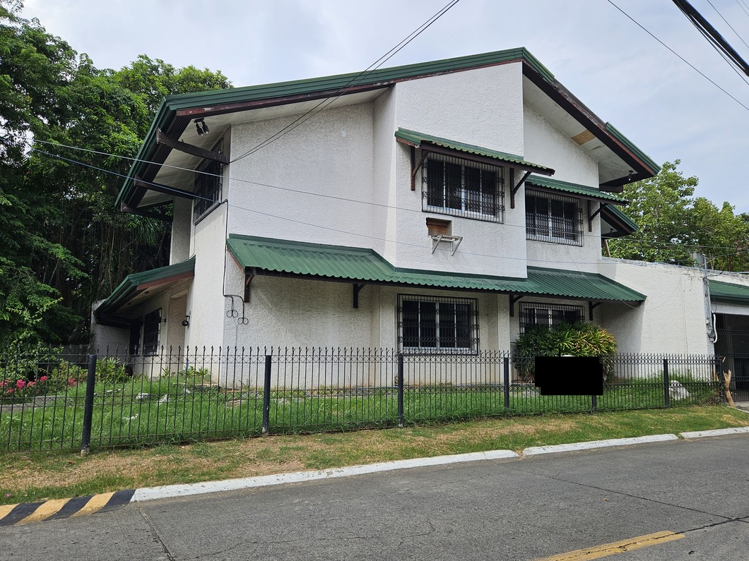 2 -Storey Old House with Adjacent LOT in Pilar Village, Las Piñas