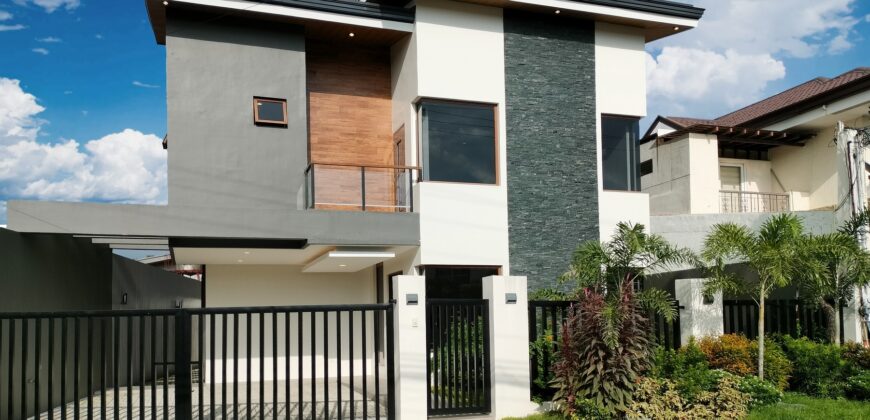 Brandnew 3-Story Modern Houses with Swimming Pool in Merville Paranaque