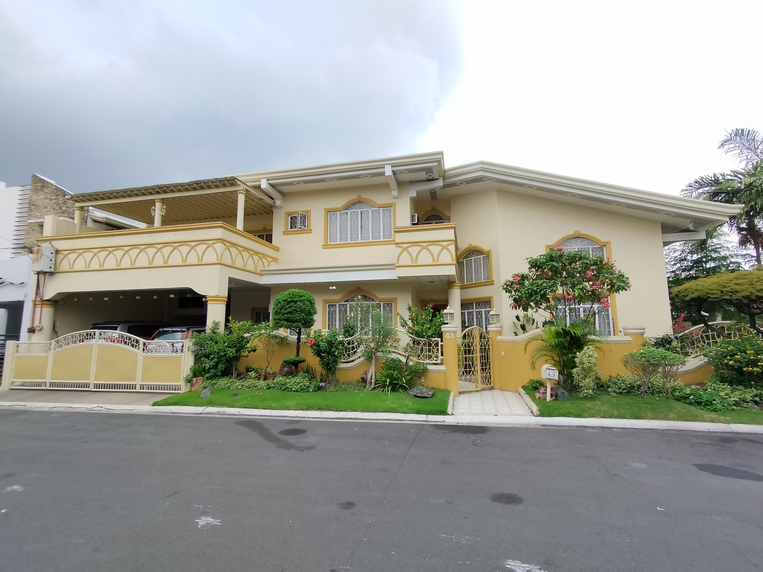 Massive Corner House for Sale in BF Homes Paranaque