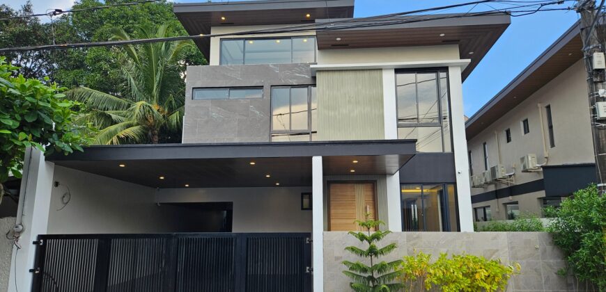 3 Storey Modern Luxe For Sale in BF Homes Parañaque