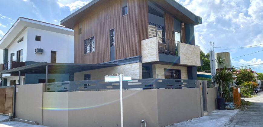 Modern Contemporary Single House in Pilar Village