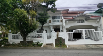 Sophisticated and Spacious Residence with Jacuzzi House And Lot for Sale in BF Resort Las Pinas