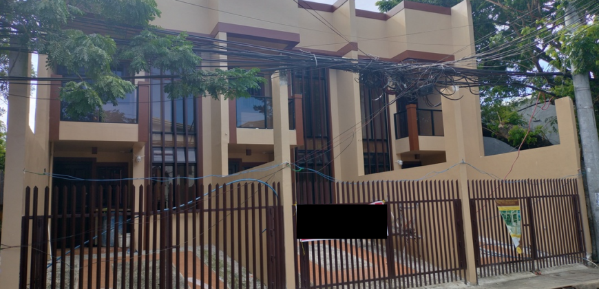 Town House For Sale In Las Pinas