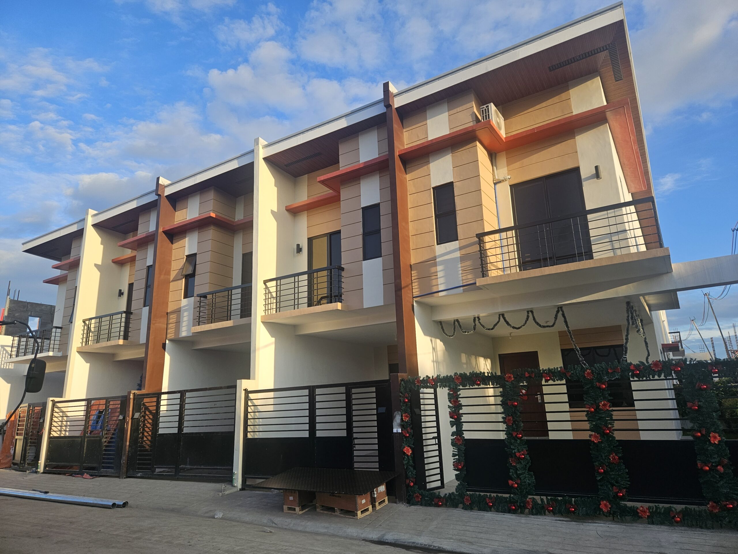 PreSelling Townhouses only 15% DP and payable in 2 Years.