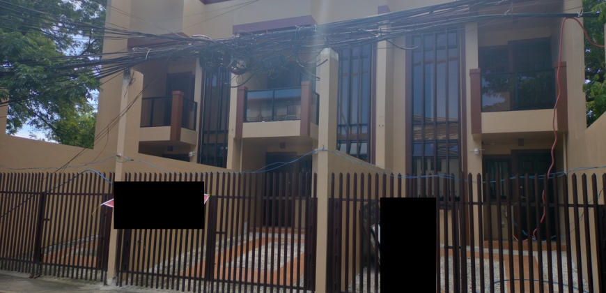 Town House For Sale In Las Pinas