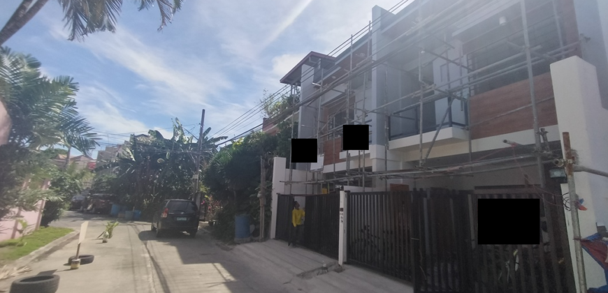 Town House and Lot For Sale In Las Pinas