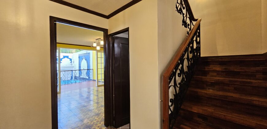 Sale or Rent: Duplex with Jacuzzi in Merville Paranaque