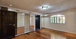 Sale or Rent: Duplex with Jacuzzi in Merville Paranaque