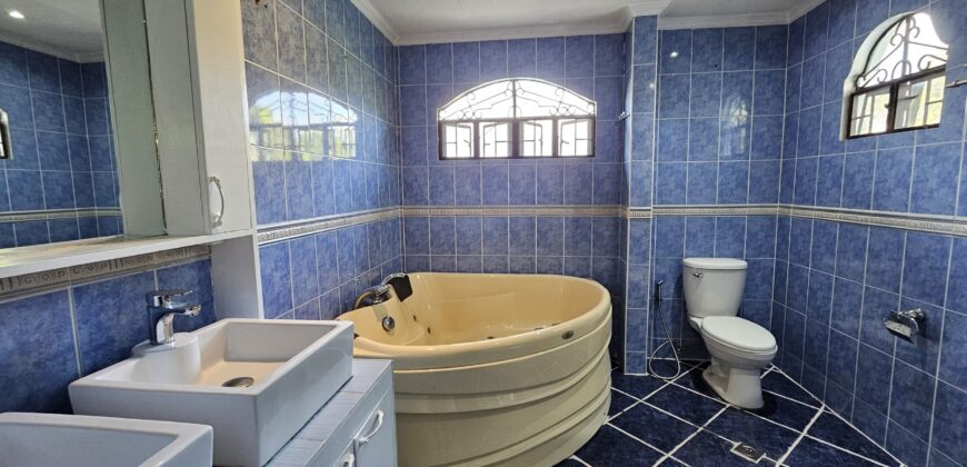 Sale or Rent: Duplex with Jacuzzi in Merville Paranaque