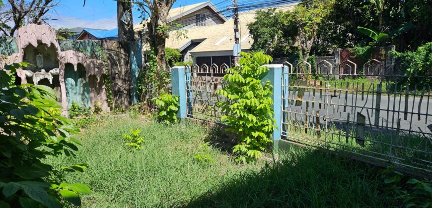 Fixer Upper Bungalow for Sale in BF Homes, Along Main Road