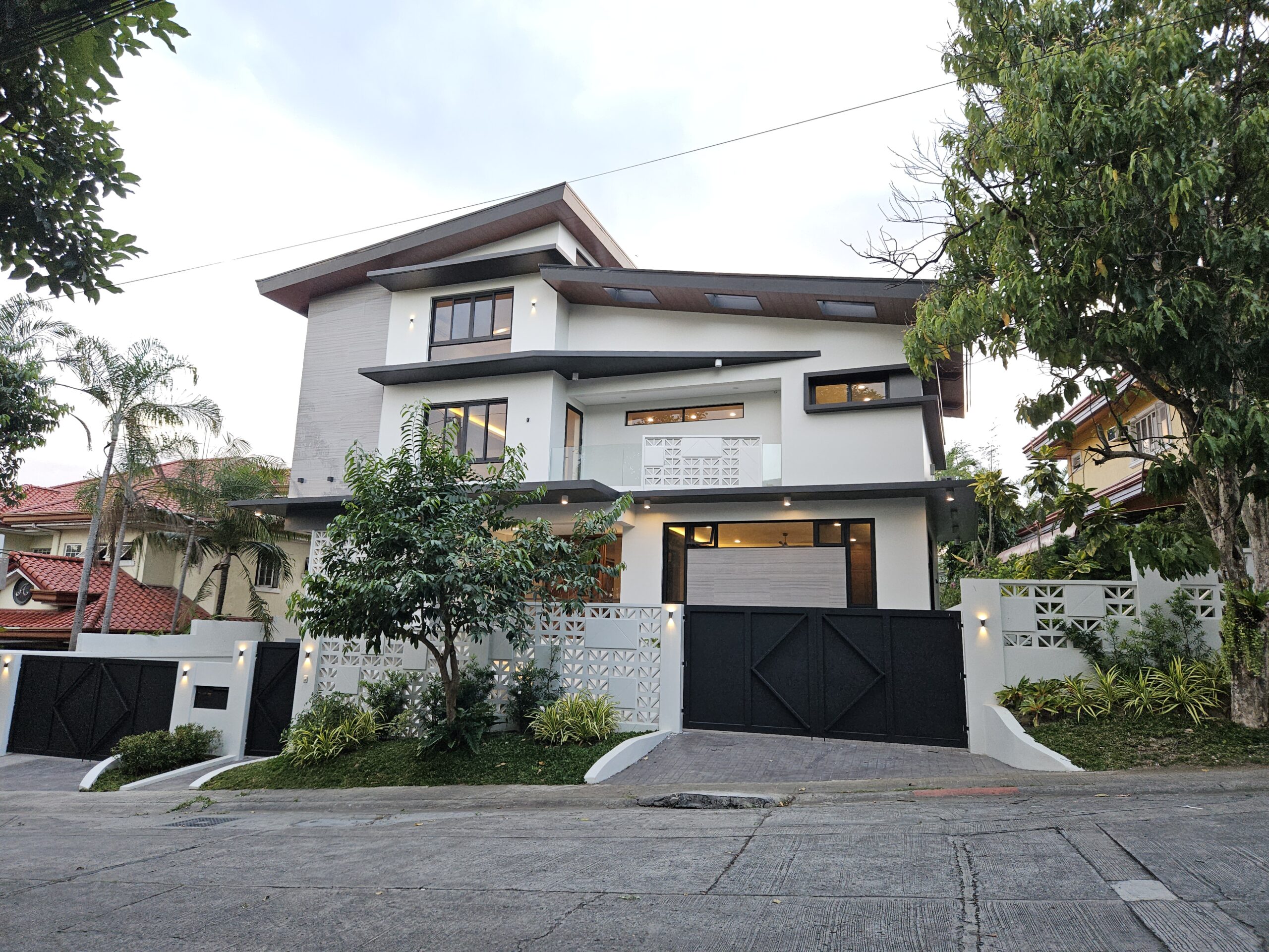 Cutting-edge Luxury Mansion with Elevator in Ayala Alabang