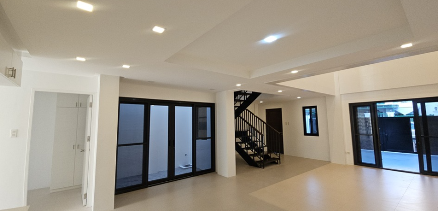 3 Storey Duplex with Roof Deck in BF Homes Paranaque