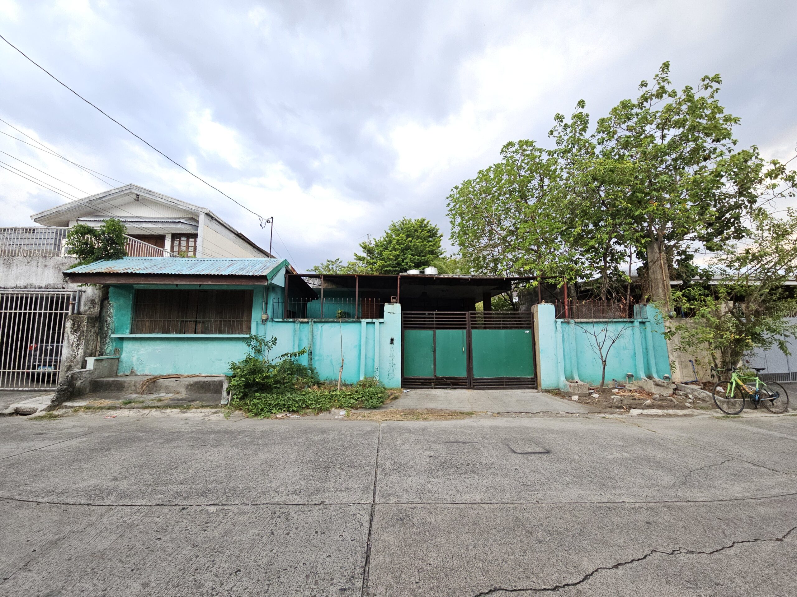 Old Bungalow House for Sale in Las Pinas