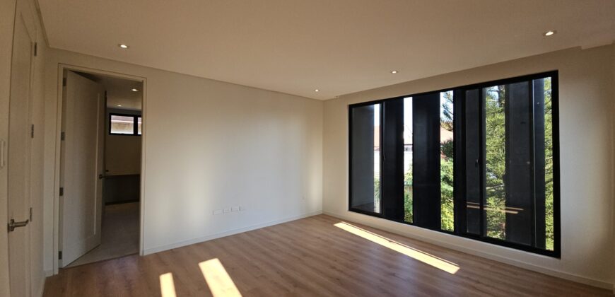 Brand New House in BF Resort Las Pinas, Embracing Cutting-Edge Modernity