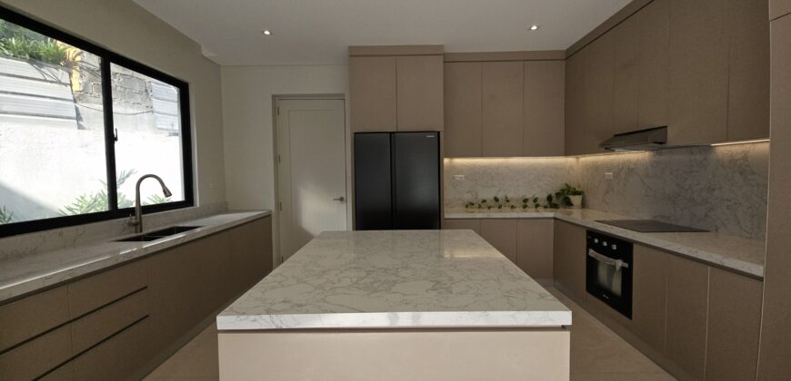 Brand New House in BF Resort Las Pinas, Embracing Cutting-Edge Modernity