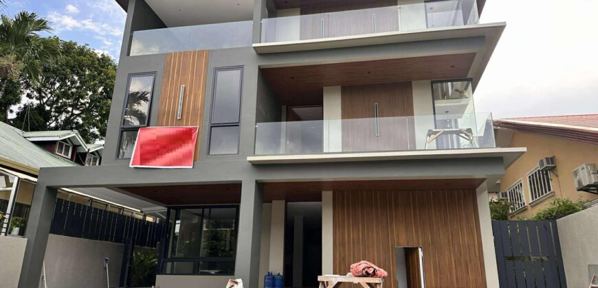 Brandnew Three-Storey House with Elevator Located in a Prime and Peaceful neighborhood.