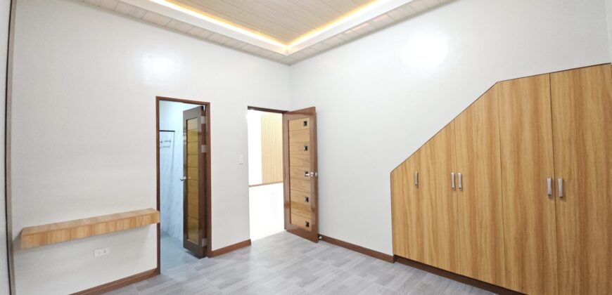 Corner Brandnew House in BF Resort, Las pinas