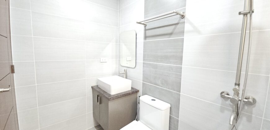 Duplex For Sale in BF Resort, Las Pinas